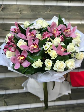 Букет цветов из: Розы и Хризантемы в Чечулино