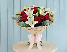 Букет цветов из:  Лилии и Розы в Чечулино