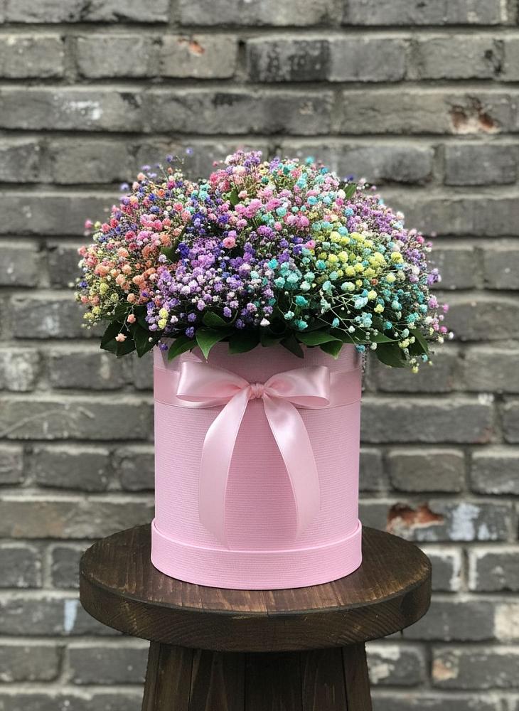 Цветочная композиция из Гипсофила и Розы в шляпной коробке в Чечулино