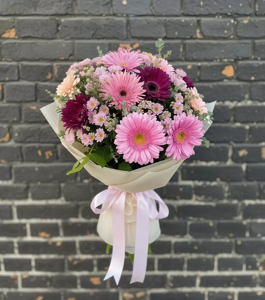 Букет цветов из: Герберы и Хризантемы в Чечулино