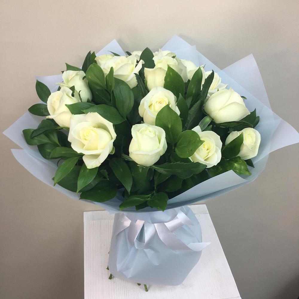Букет 15 Белых роз Проуд в Чечулино