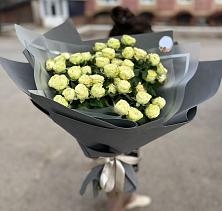 Букет Белые кустовые розы Солинеро в Чечулино
