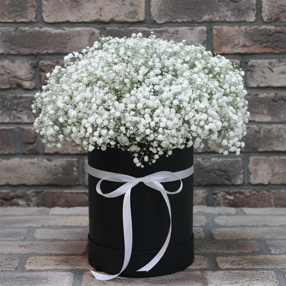 Цветочная композиция из Гипсофила в шляпной коробке в Чечулино