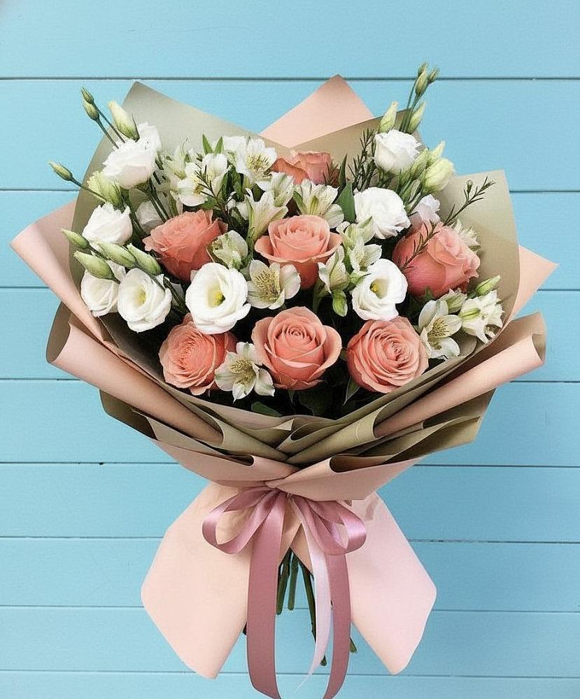 Букет цветов из: Розы, Альстромерии и Лизиантусы в Чечулино