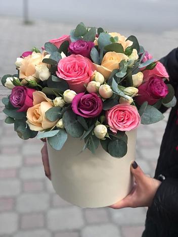 Цветочная композиция из Розы в шляпной коробке в Чечулино