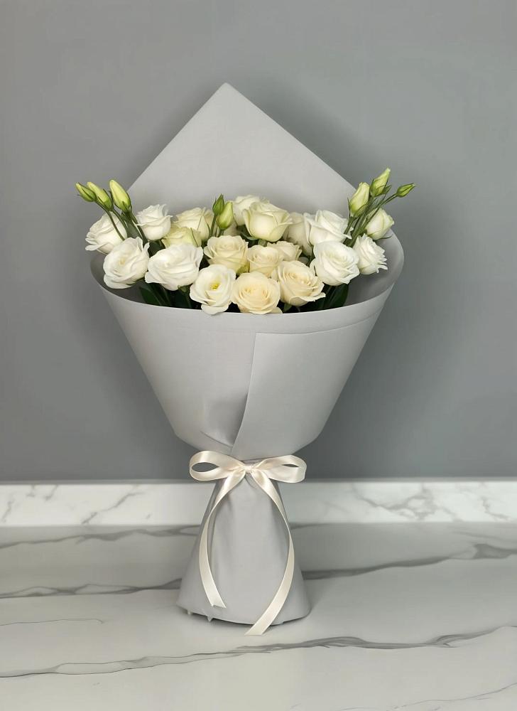 Букет цветов из: Розы и Лизиантусы в Чечулино