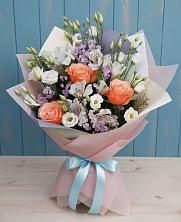 Букет цветов из:  Лизиантусы, Розы, Альстромерии и Гипсофила в Чечулино