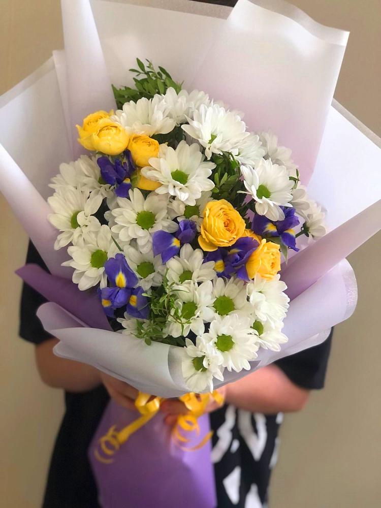 Букет цветов из: Ирисы, Хризантемы и Розы в Чечулино