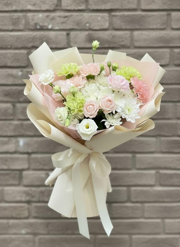 Букет цветов из: Гвоздики, Розы, Лизиантусы и Хризантемы в Чечулино