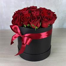 Цветочная композиция из Розы в шляпной коробке #REPLACE_PRED# Чечулино