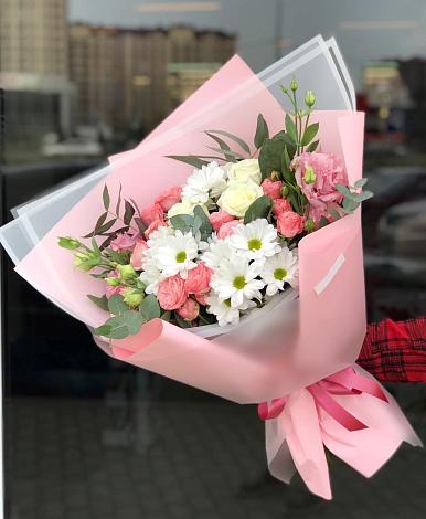 Букет цветов из: Розы, Лизиантусы и Хризантемы в Чечулино