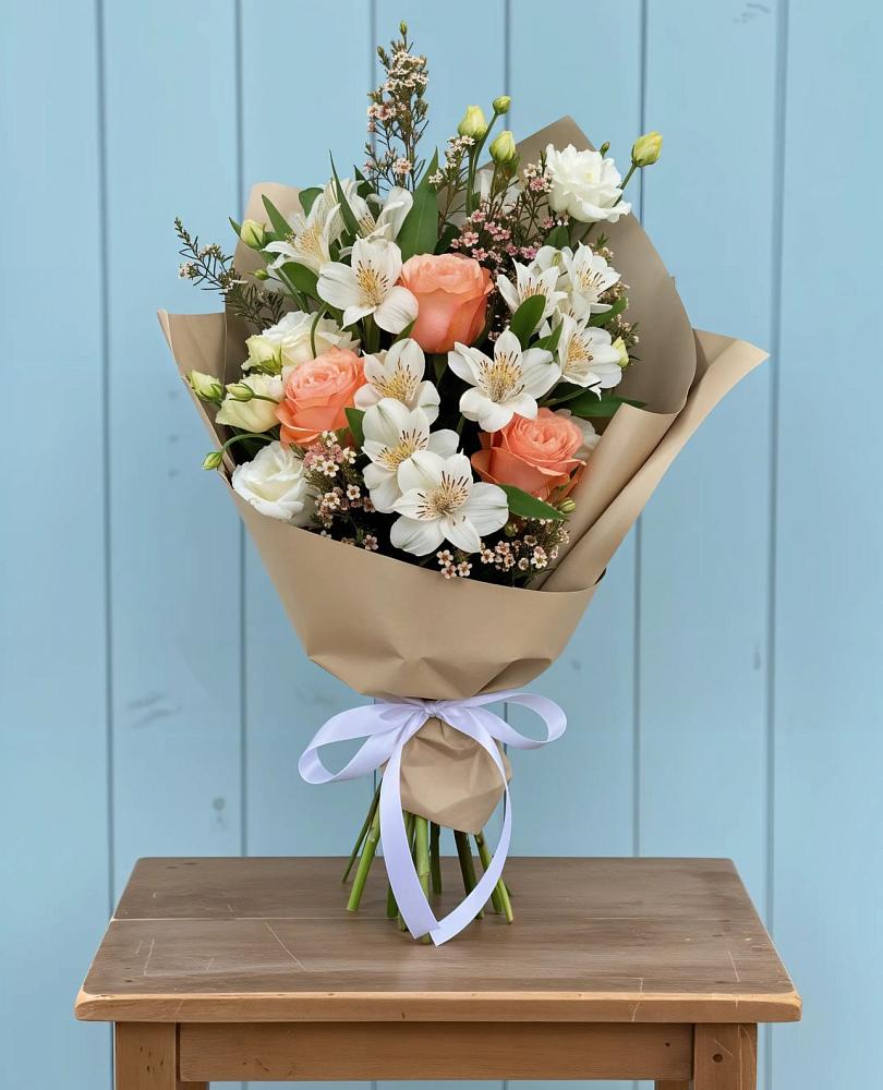 Букет цветов из: Альстромерии, Лизиантусы, Розы и Хризантемы в Чечулино