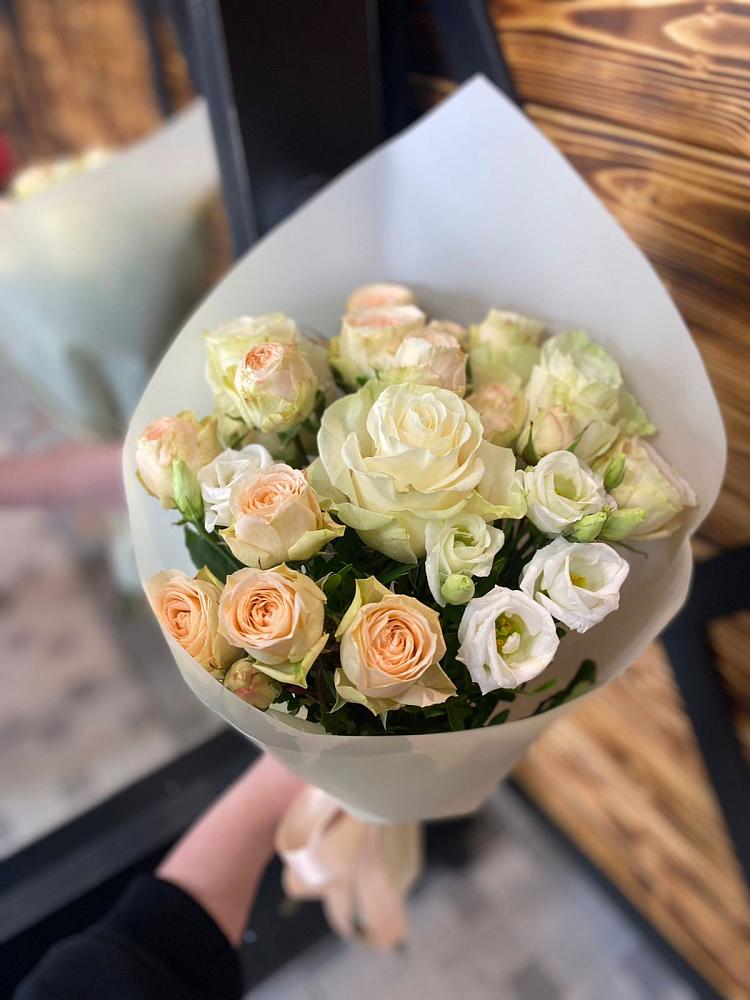 Букет цветов из: Розы и Лизиантусы в Чечулино