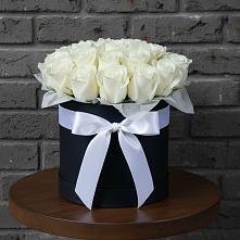 Цветочная композиция из Розы в шляпной коробке в Чечулино